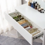 Toaletka kosmetyczna z lustrem LED ELDEN TK010 – biała 80 cm, 12 żarówek — zdjęcie 5